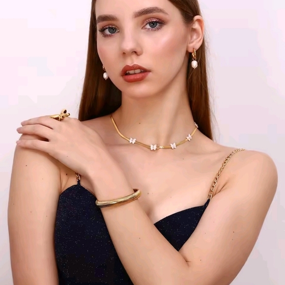 Butterfly Kiss 18K Gold Stainless Steel Snake Chain Necklace - Picture 5 of 5